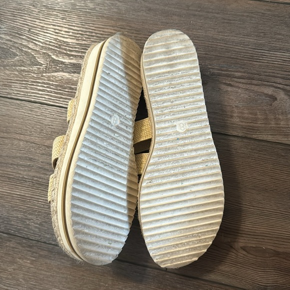 Size 8 Universal Thread Platform Sandals - Picture 4 of 6